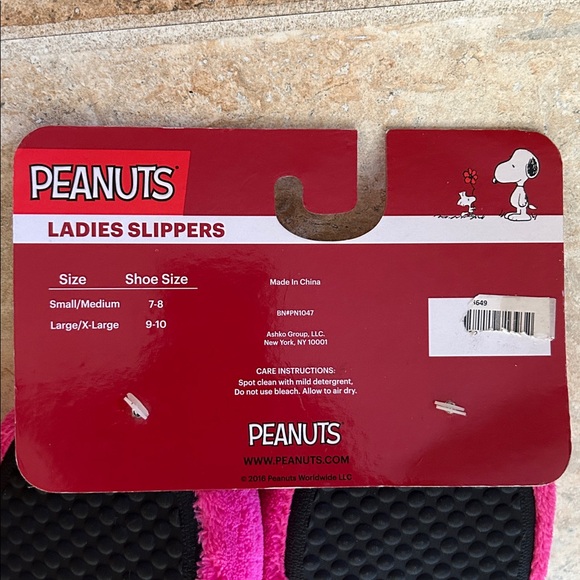 Peanuts Snoopy Heart Slippers - Picture 4 of 5